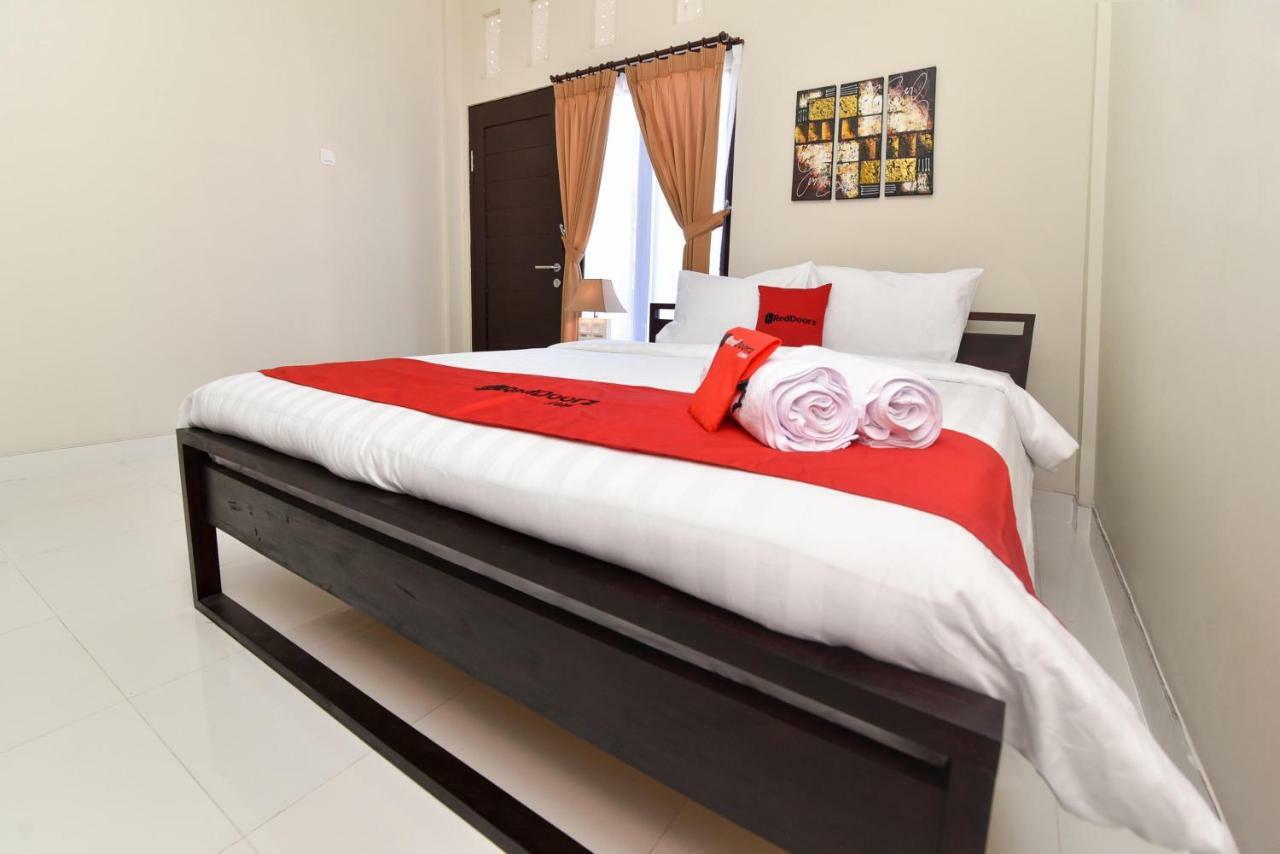 Reddoorz Plus Near Jalan Imam Bonjol Denpasar Seminyak  Exterior photo